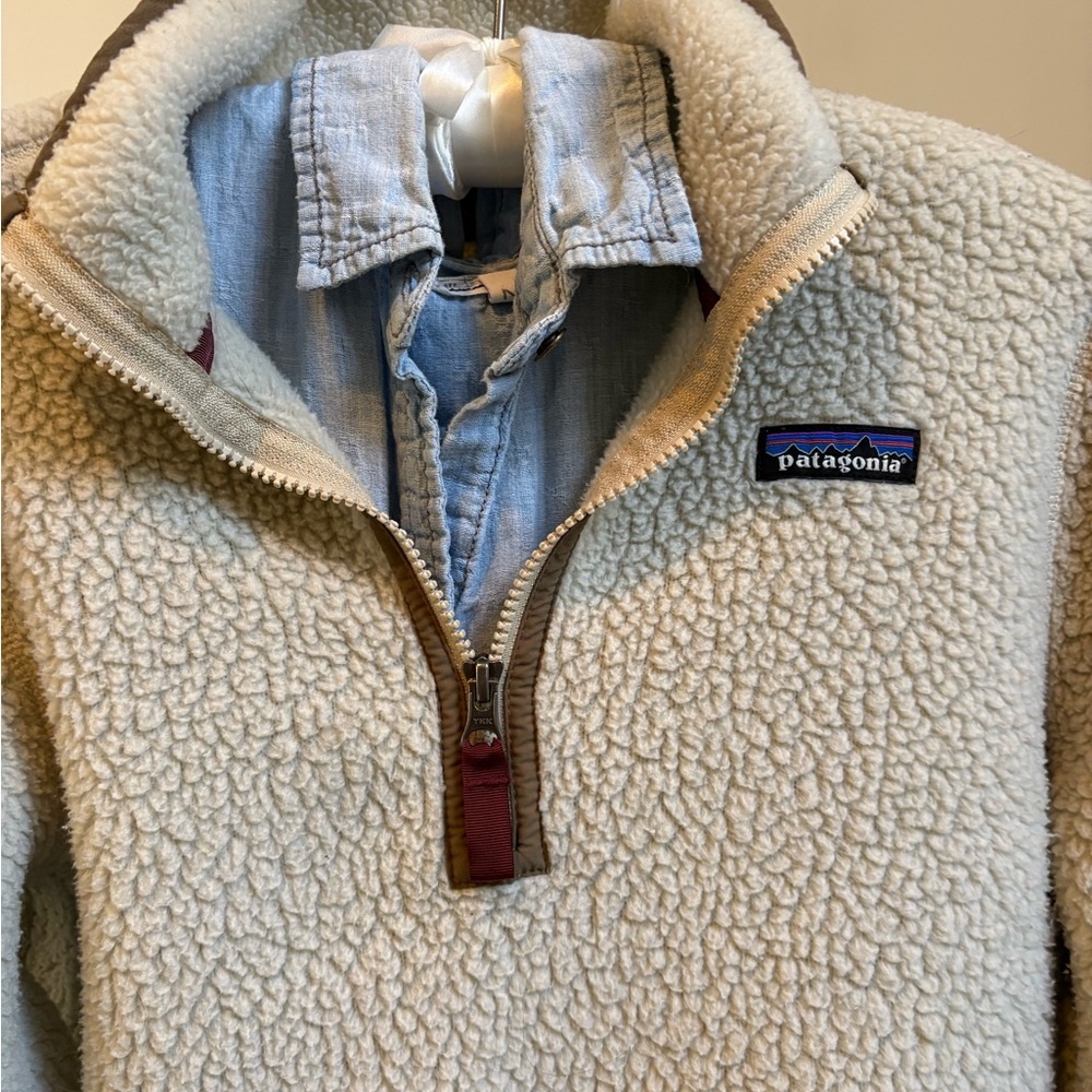 Patagonia w’s 3/4 zip synchilla. Offwht w/ olive trim&wine zip tab.Medium weight - Picture 2 of 8